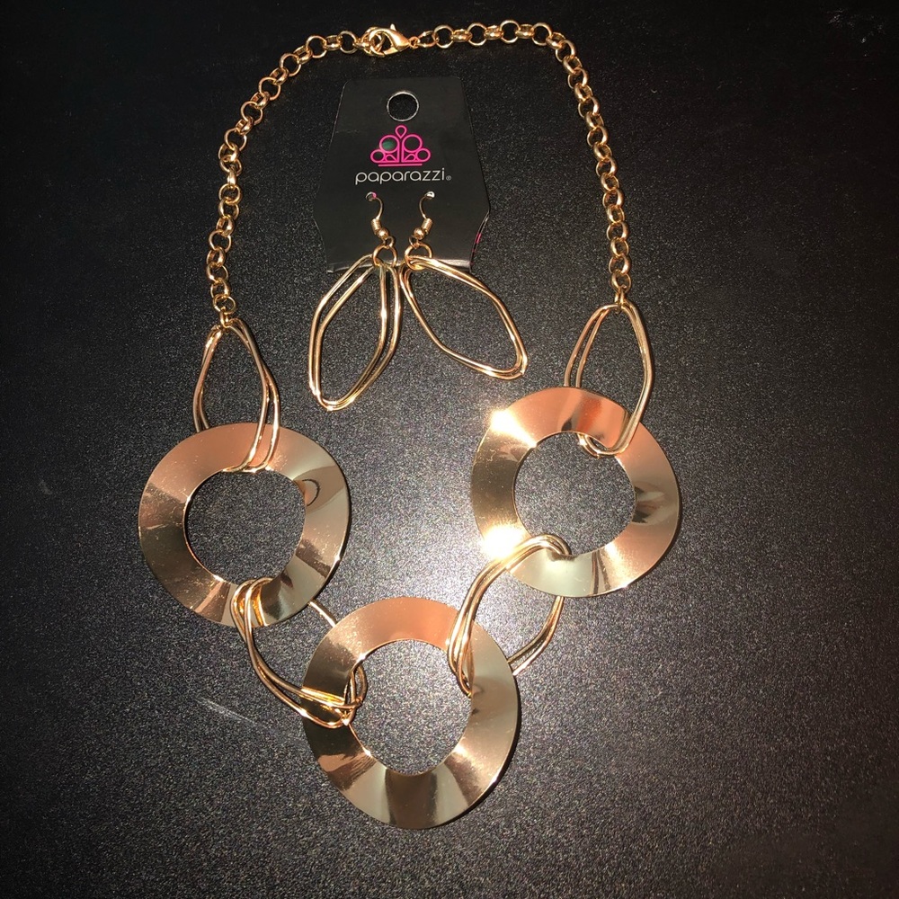 🔥NWOT Gold Necklace & Earring Set By Paparrazi